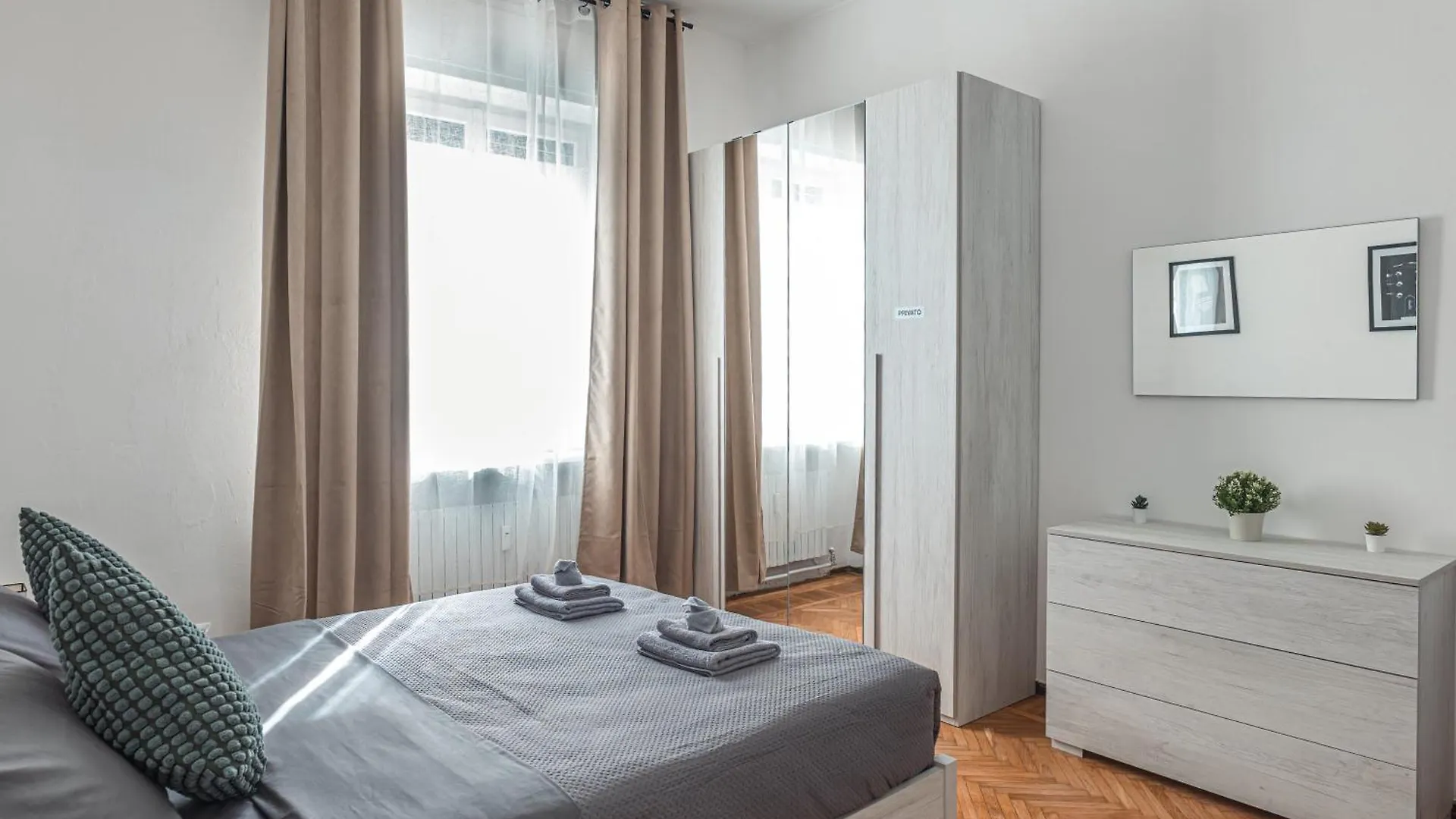 'Music Home' 15Mincentral Station - Forum Assago - Duomo 0*, Milan Italy